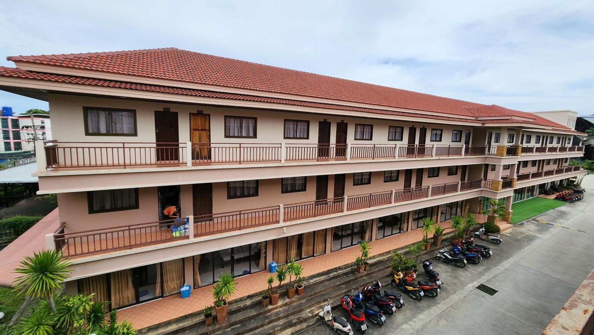 Panupong Hotel Pantai Chaweng Luaran gambar